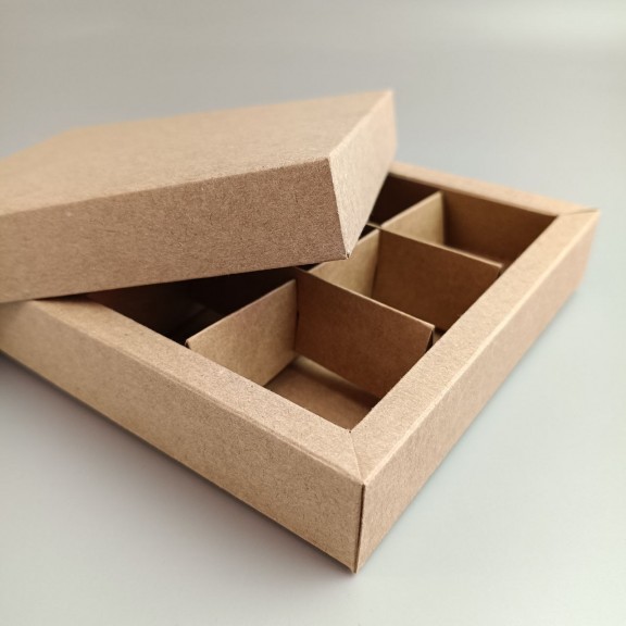 фото Коробка для 9-ти цукерок 145*145*29 кришка-дно Крафт