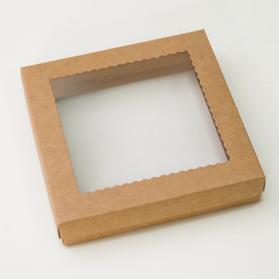 фото Коробка для пряника з вікном 150*150*30 КРАФТ