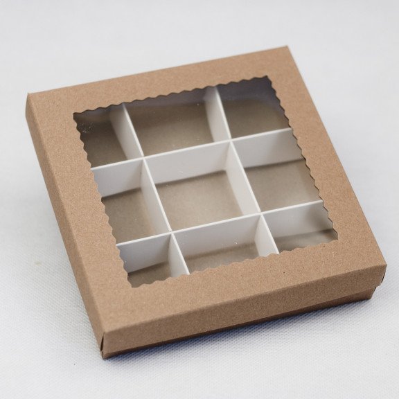 фото Коробка для 9-ти цукерок з вікном 150*150*30 КРАФТ