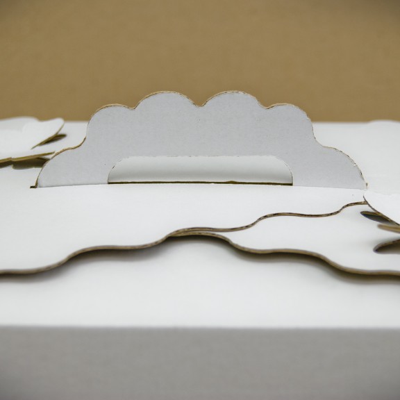 фото Коробка для торту Метелик 300*300*250 біла