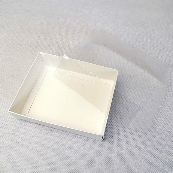 фото Коробка для цукерок 120*95*35 з прозорою кришкою Біла
