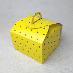 Коробка  для шматочку торту і подарунку Пелюстка 110*110*110 Жовтий горошок
