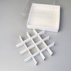 Коробка на 16 цукерок 150*150*30  біла з кришкою ПВХ 