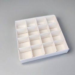 Коробка на 16 цукерок 150*150*30  біла з кришкою ПВХ 