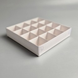 Коробка на 16 цукерок 150*150*30  біла з кришкою ПВХ 