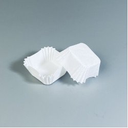 Паперова форма для цукерок або макаронс 40*40 (100 шт) Біла