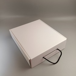 Подарункова коробка Біла з ручкою-шнурком 335*280*90 мм