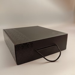 Подарункова коробка Чорна з ламінованим візерунком  335*280*90 мм