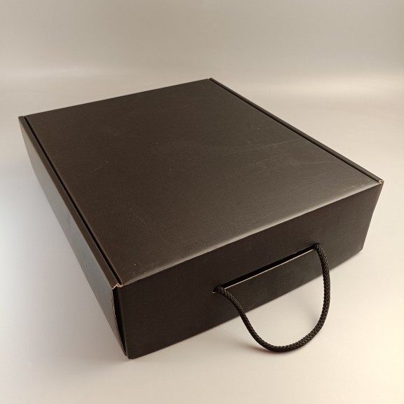 фото Подарункова коробка Чорна 335*280*90 мм