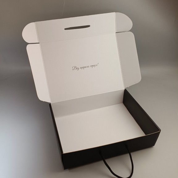 фото Подарункова коробка Сюрприз всередині 320*240*79 мм Чорна