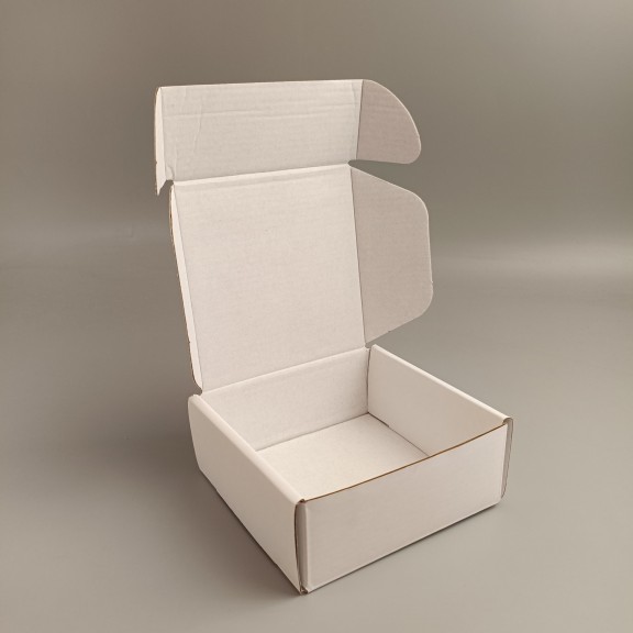 фото Подарункова коробка Біла 120*120*50