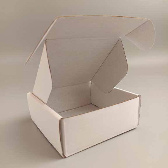 фото Подарункова коробка Біла 120*120*50