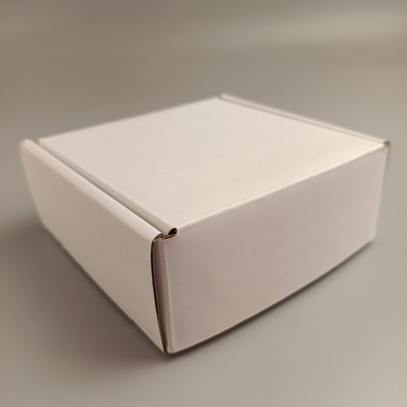 фото Подарункова коробка Біла 120*120*50