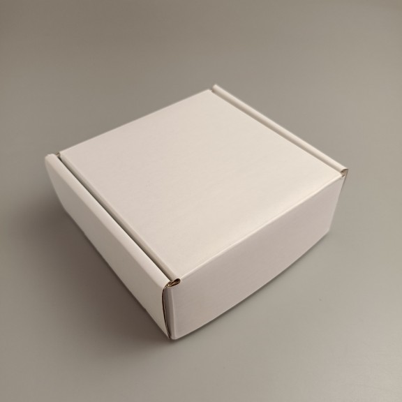 фото Подарункова коробка Біла 120*120*50